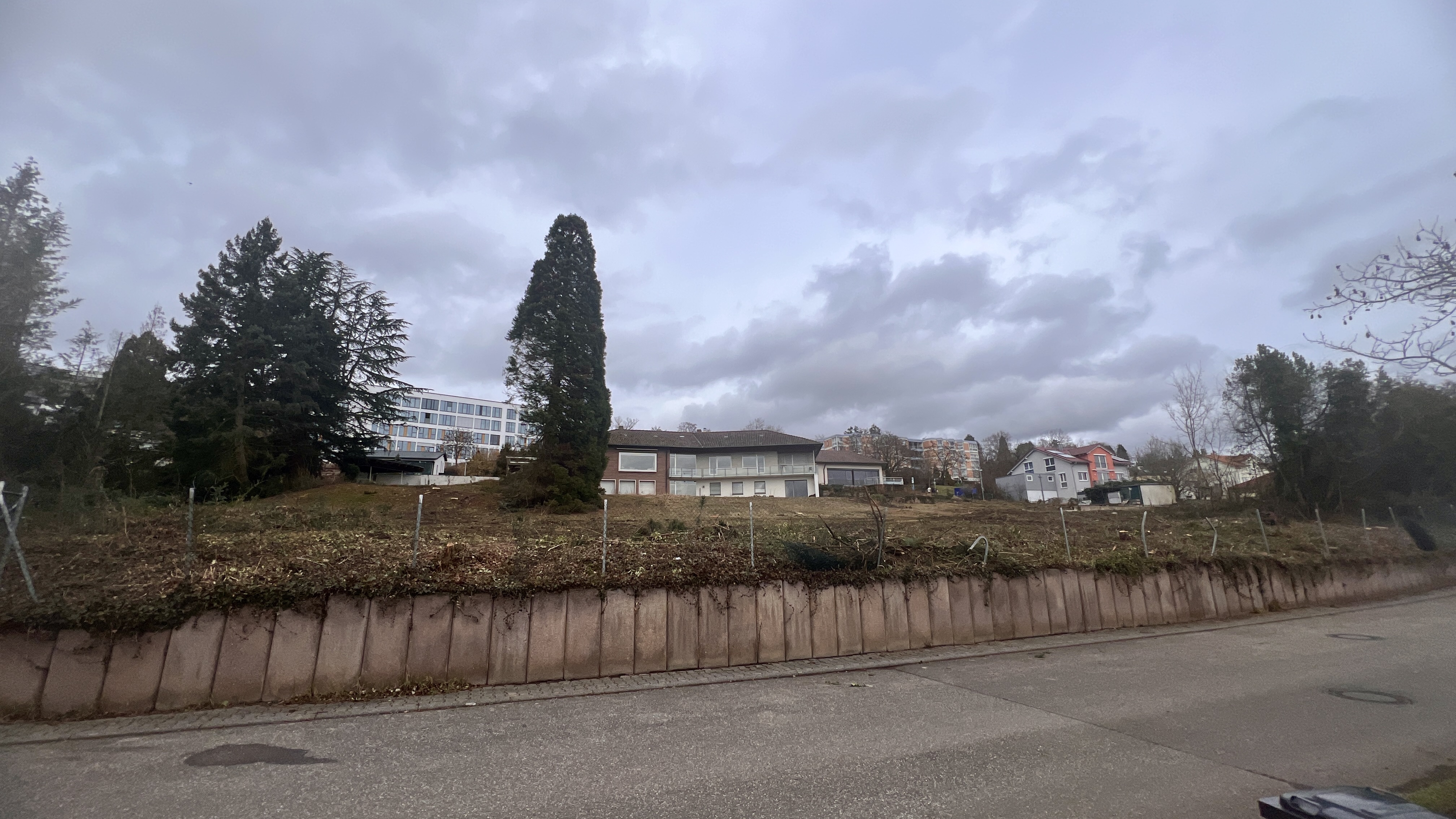 Gerodetes Grundstück zwischen Siegfriedstraße und Jochen-Klepper-Straße in Maihälden